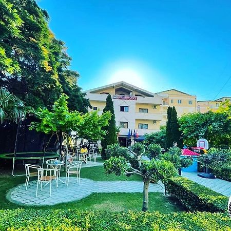Hotel Ambasador Garden Lezhë エクステリア 写真