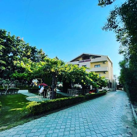 Hotel Ambasador Garden Lezhë エクステリア 写真