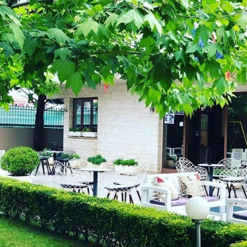 Hotel Ambasador Garden Lezhë エクステリア 写真