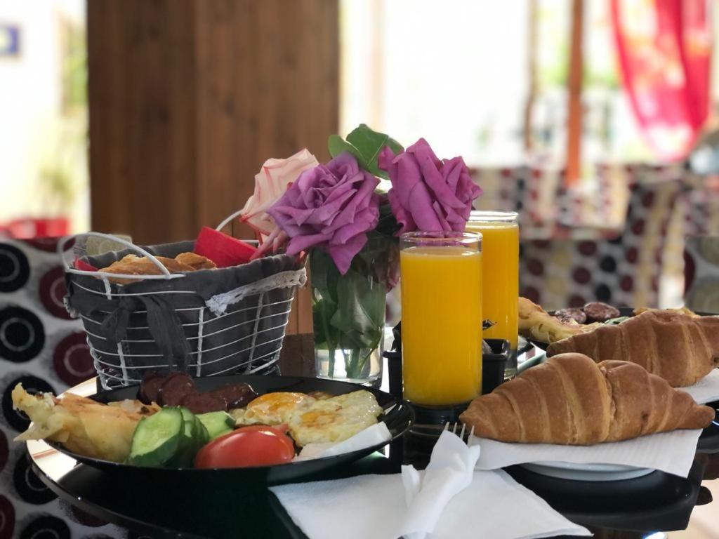 Hotel Ambasador Garden Lezhë エクステリア 写真