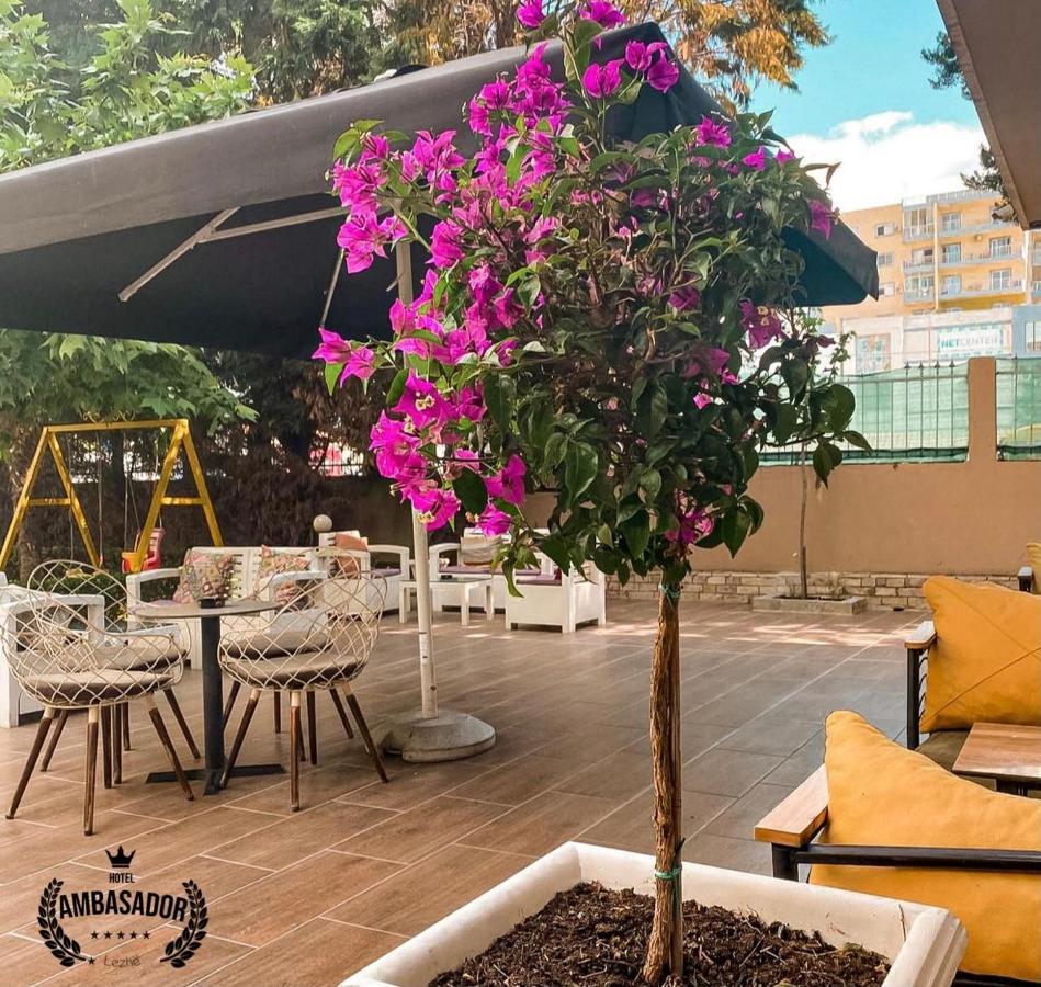 Hotel Ambasador Garden Lezhë エクステリア 写真