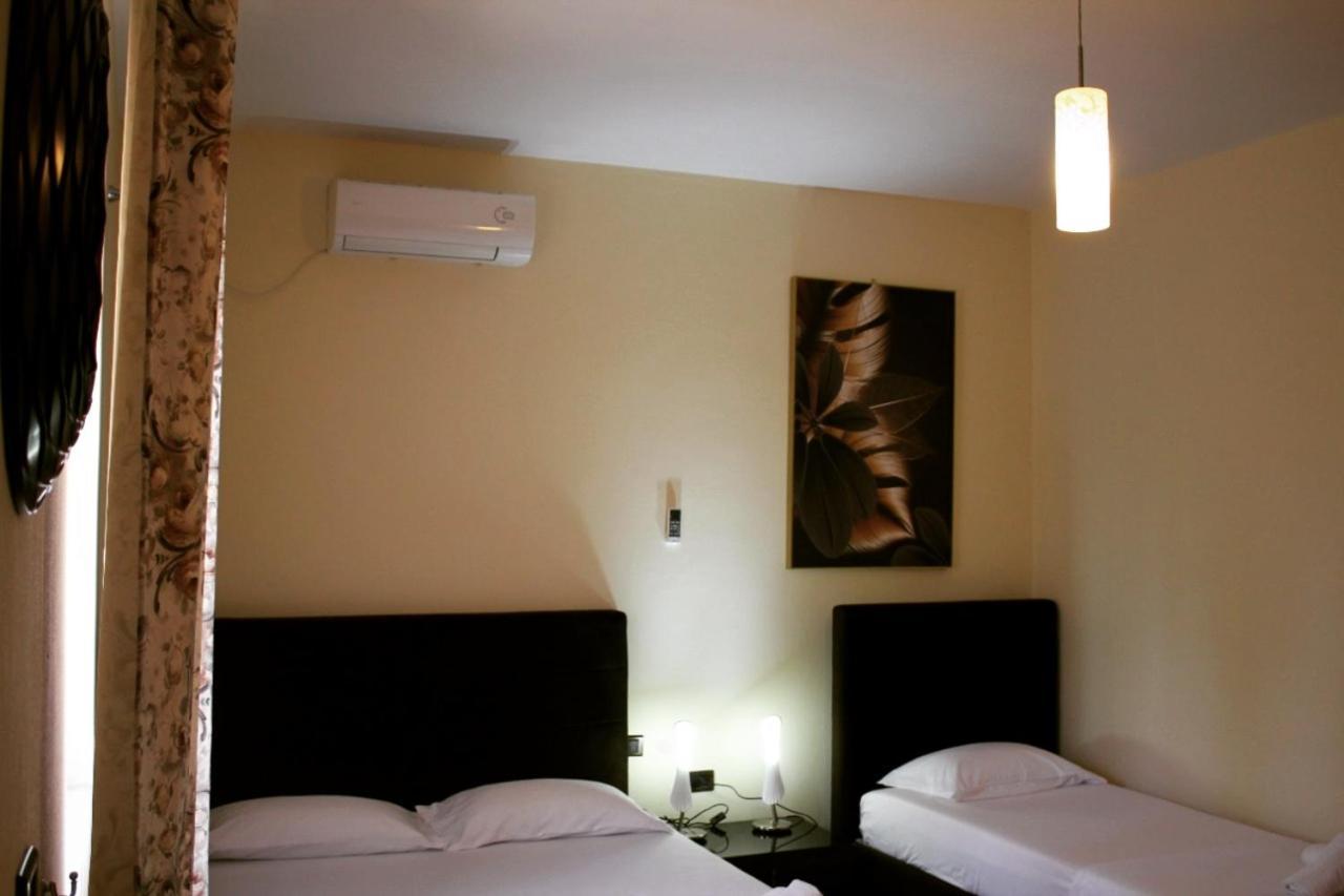 Hotel Ambasador Garden Lezhë 部屋 写真